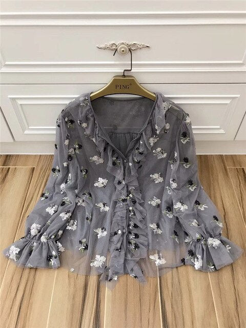 Spring and summer female V-neck lotus leaf lace lanterns elastic horn long-sleeved loose top