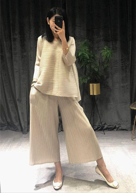 Changpleat 2018 loose women sets Miyak Pleated fashion Solid wide leg pants and T-shirts Two pieces Female Suits Plus Size Tide